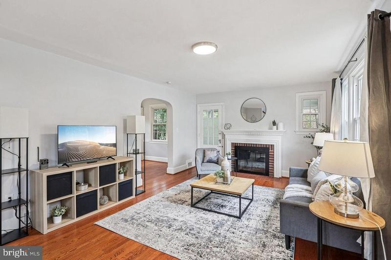 834 N Woodrow St, Arlington, VA 22203