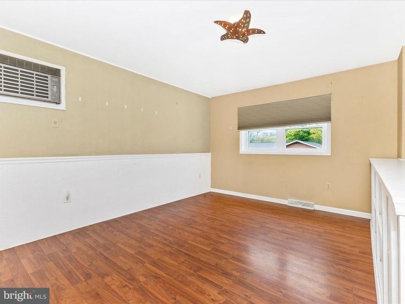 16 Elm St, Thurmont, MD 21788