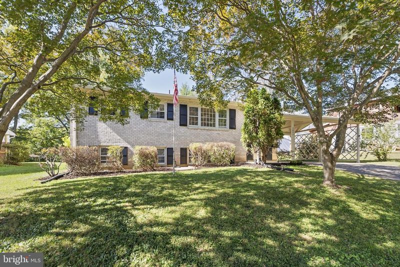 2892 Balmoral Dr, Rockville, MD 20850