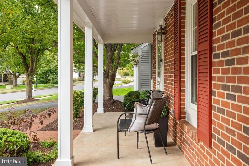 3613 Great Laurel Ln, Fairfax, VA 22033
