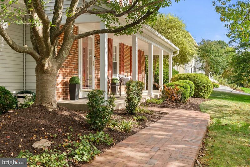 3613 Great Laurel Ln, Fairfax, VA 22033