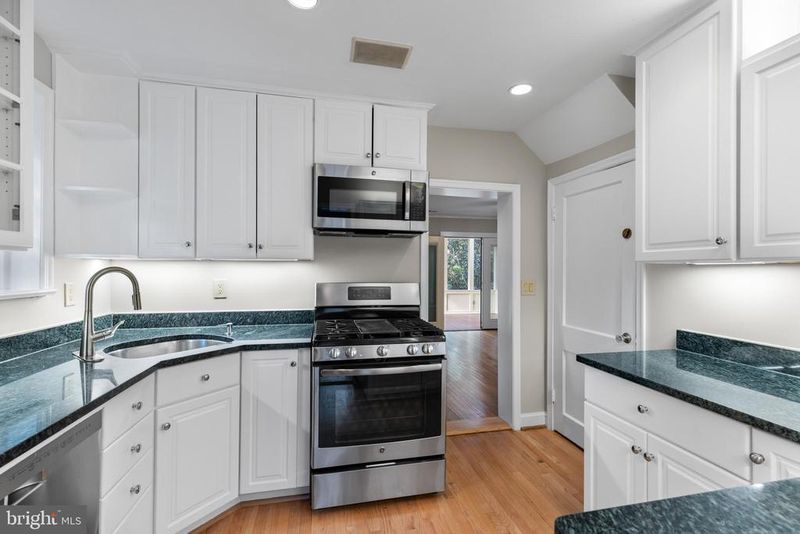 2104 N Jefferson St, Arlington, VA 22205