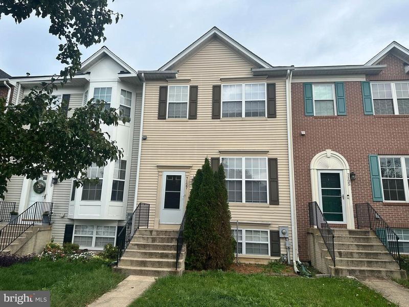 7127 Ladd Cir, Frederick, MD 21703
