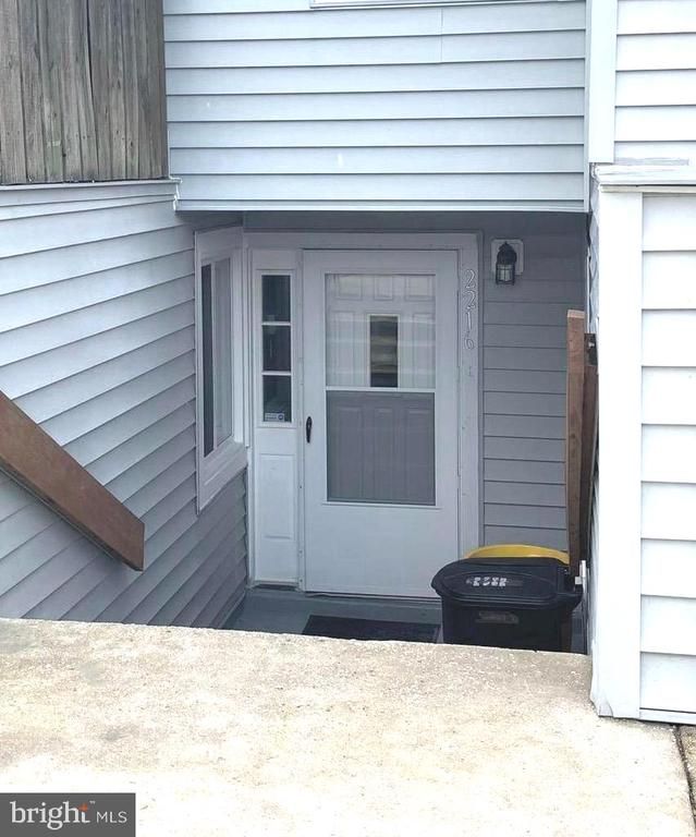2216 Notely Ln #111, Crofton, MD 21114