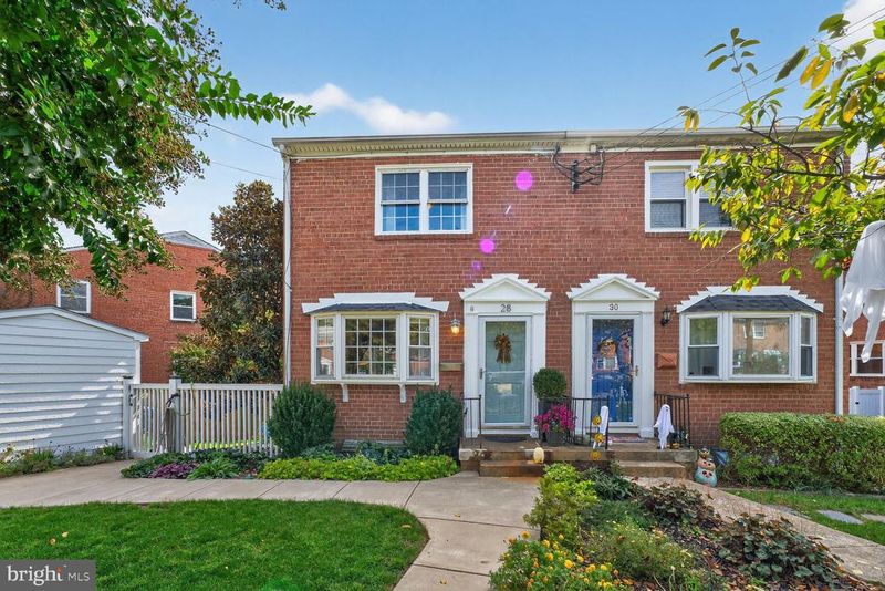 28 Garden Dr, Alexandria, VA 22304