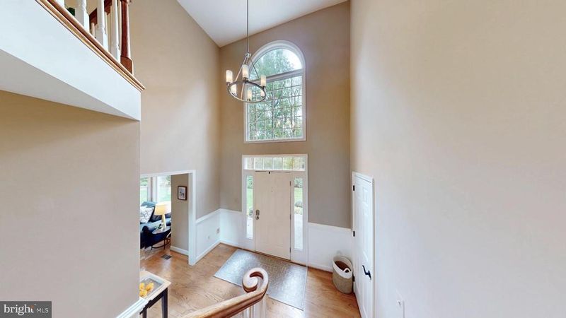 126 Lake Dr, Sterling, VA 20164