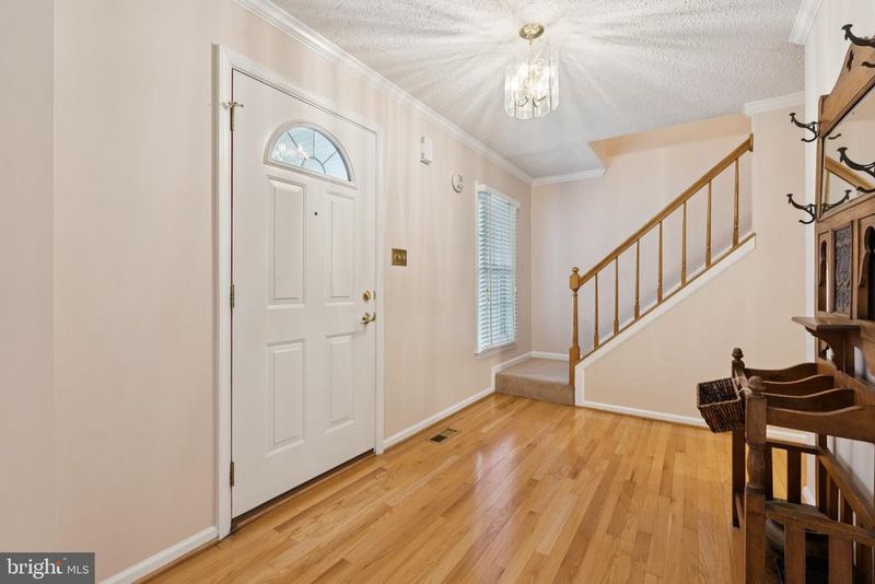 3559 Plum Dale Dr, Fairfax, VA 22033