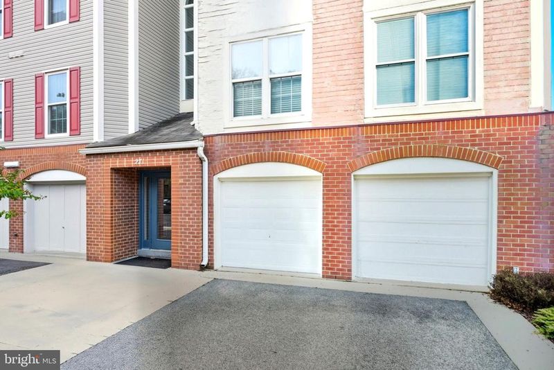 271 S Pickett St #201, Alexandria, VA 22304