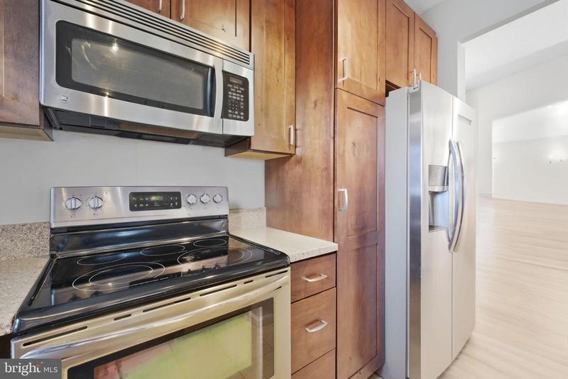 271 S Pickett St #201, Alexandria, VA 22304