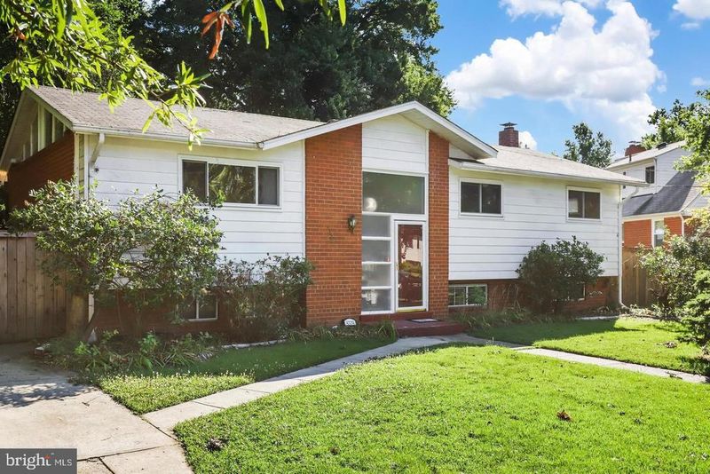 5329 Taney Ave, Alexandria, VA 22304