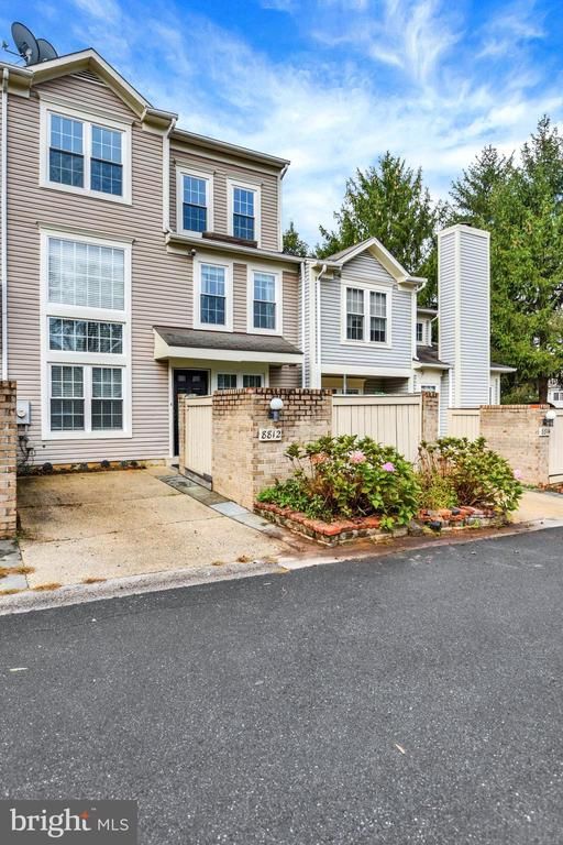 8812 Sturbridge Pl, Montgomery Village, MD 20886