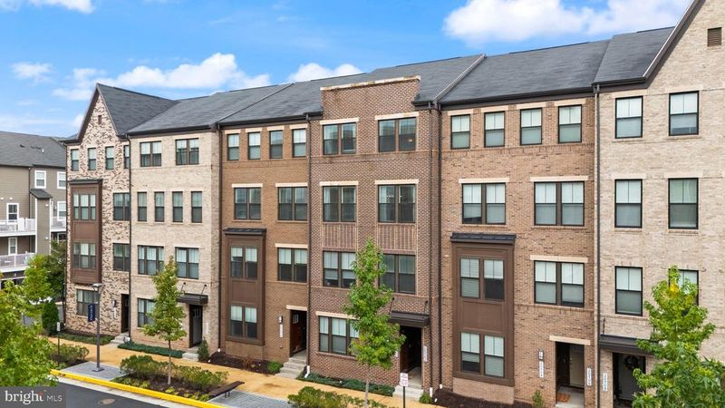 20702 Wood Quay Dr, Sterling, VA 20166
