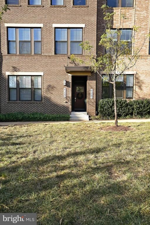 45087 Cappamore Ter, Sterling, VA 20166