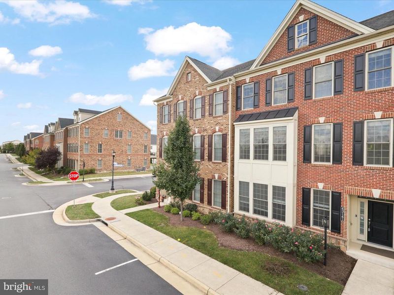 43141 Clarendon Sq, Ashburn, VA 20148