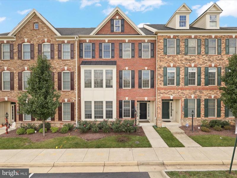 43141 Clarendon Sq, Ashburn, VA 20148