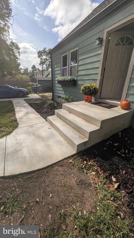 2834 Bolling Rd, Falls Church, VA 22042