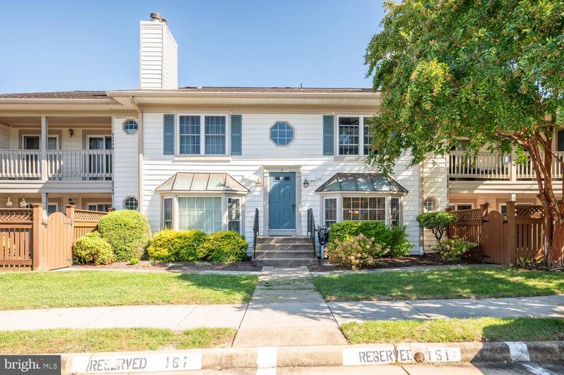 6052 Essex House Sq #6052A, Alexandria, VA 22310