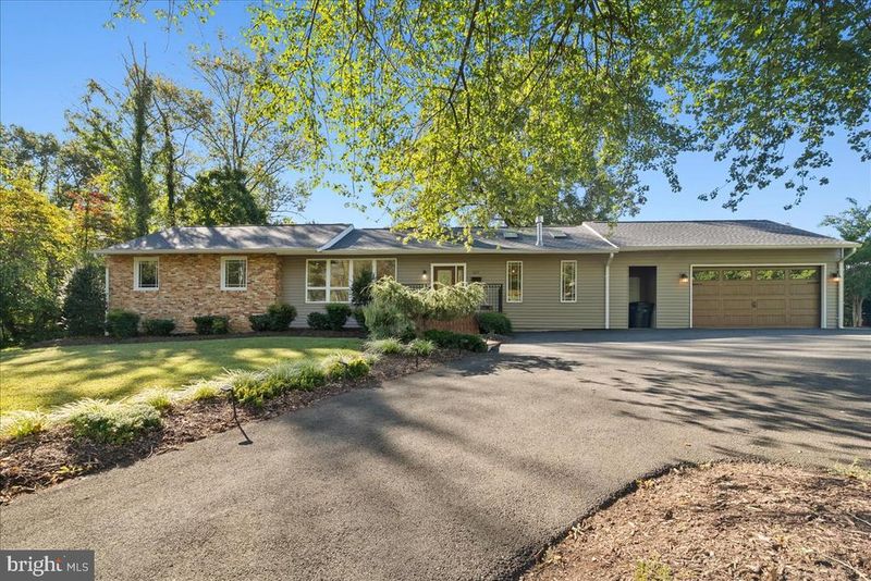 1217 Morningside Ln, Alexandria, VA 22308