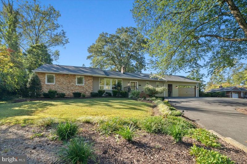 1217 Morningside Ln, Alexandria, VA 22308