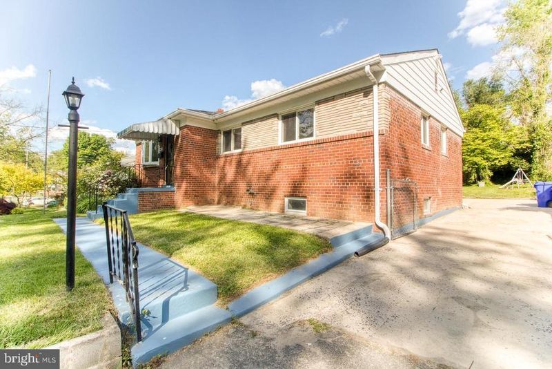 9707 E Light Dr, Silver Spring, MD 20903