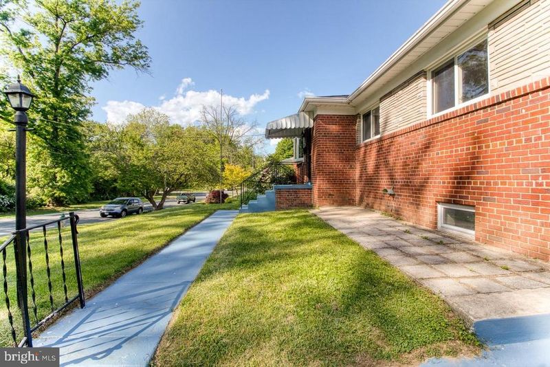 9707 E Light Dr, Silver Spring, MD 20903