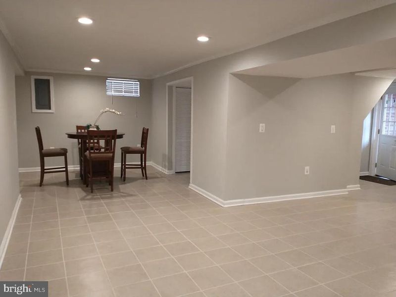 9707 E Light Dr, Silver Spring, MD 20903