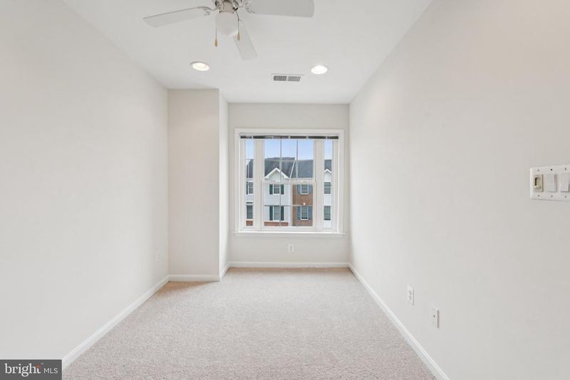 8968 Brewer Creek Pl, Manassas, VA 20109