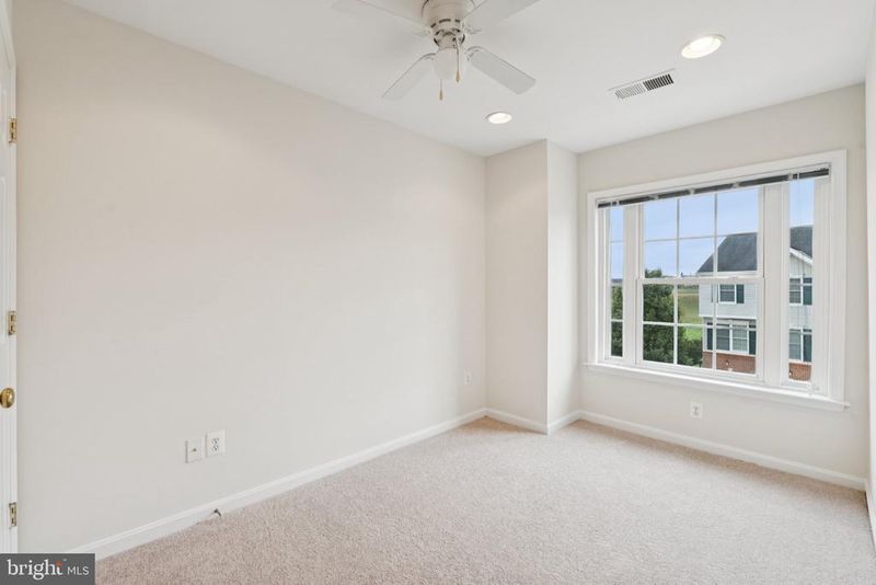 8968 Brewer Creek Pl, Manassas, VA 20109