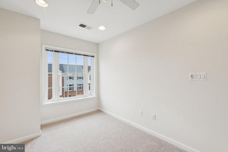 8968 Brewer Creek Pl, Manassas, VA 20109