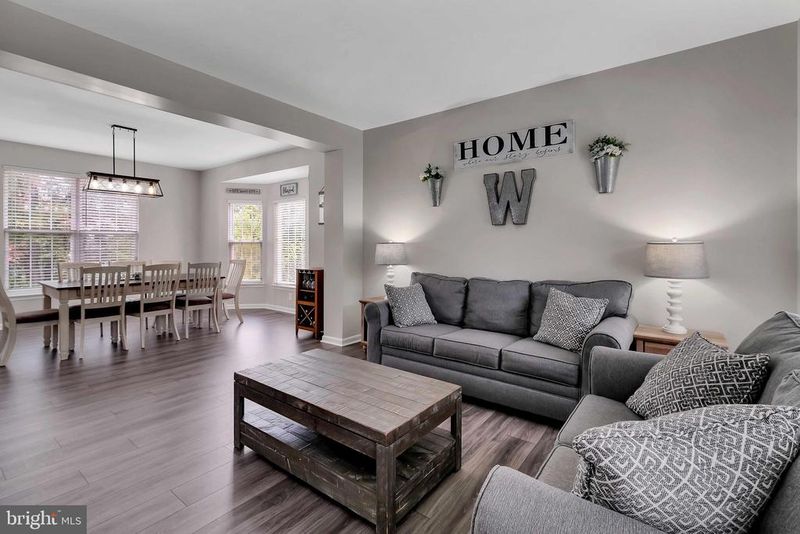 35530 Sarasota St, Round Hill, VA 20141