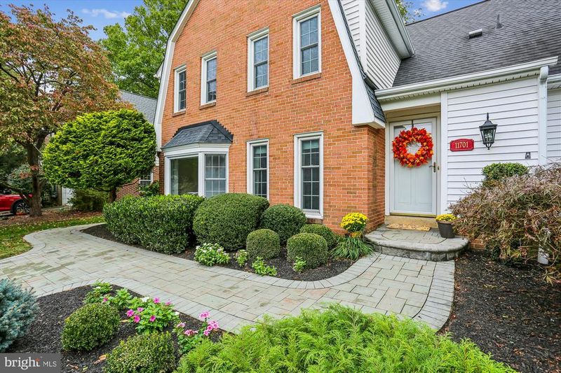 11701 Hitching Post Ln, North Bethesda, MD 20852