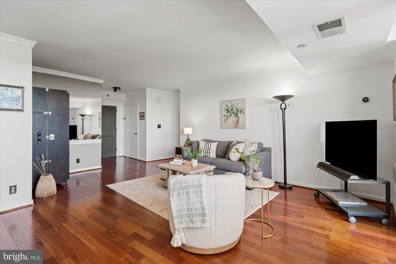 1805 Crystal Dr #1011S, Arlington, VA 22202