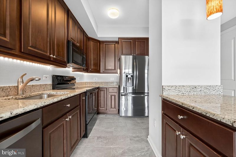 2720 S Arlington Mill Dr #710, Arlington, VA 22206