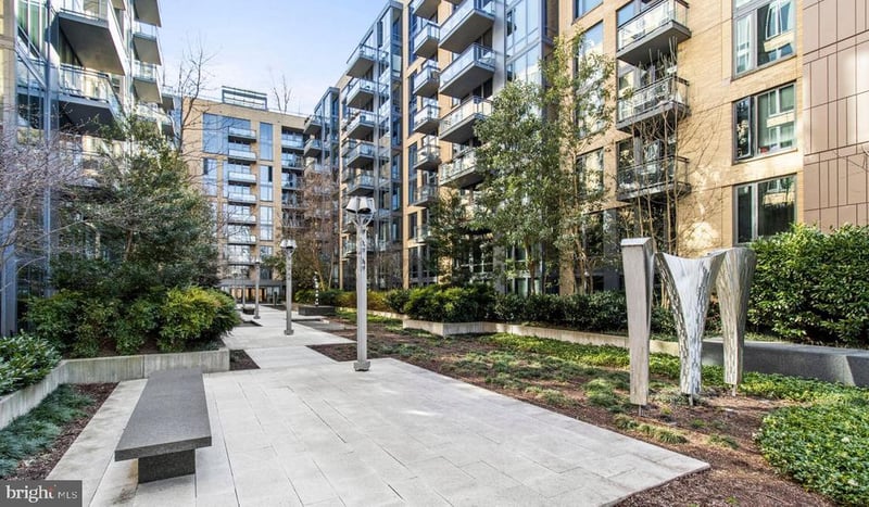 8300 Wisconsin Ave #3B-1-TH-01, Bethesda, MD 20814