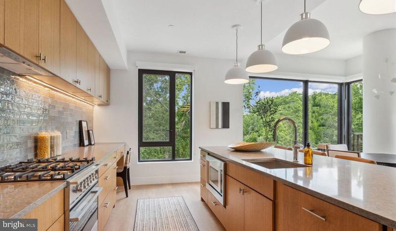 10511 Strathmore Hall St #3A-806, North Bethesda, MD 20852