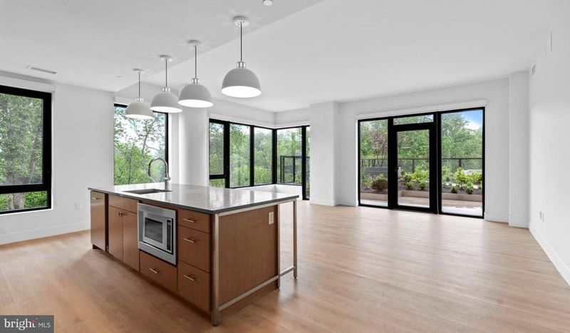 10511 Strathmore Hall St #PH11, North Bethesda, MD 20852