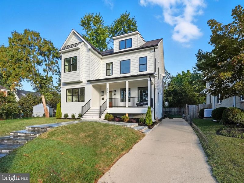 858 N Greenbrier St, Arlington, VA 22205