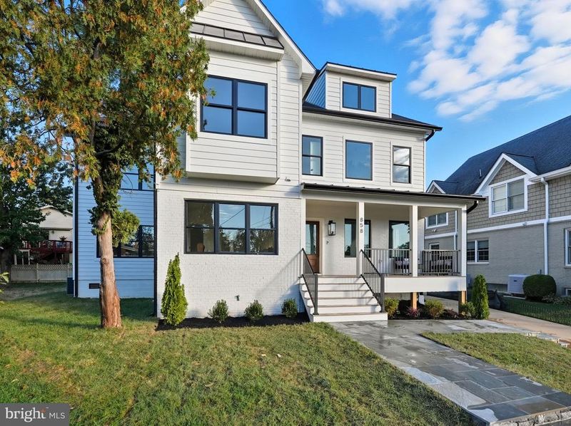 858 N Greenbrier St, Arlington, VA 22205