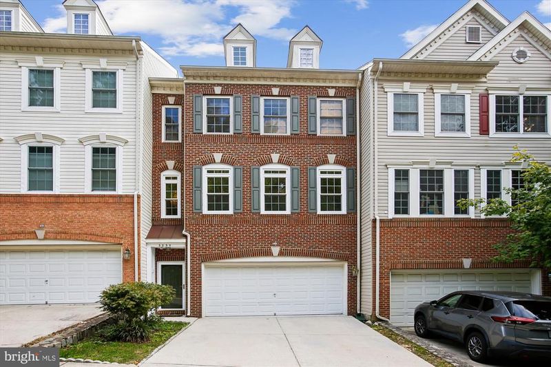 3335 Beechcliff Dr, Alexandria, VA 22306