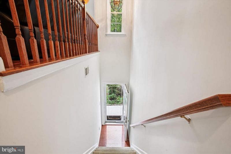 3335 Beechcliff Dr, Alexandria, VA 22306