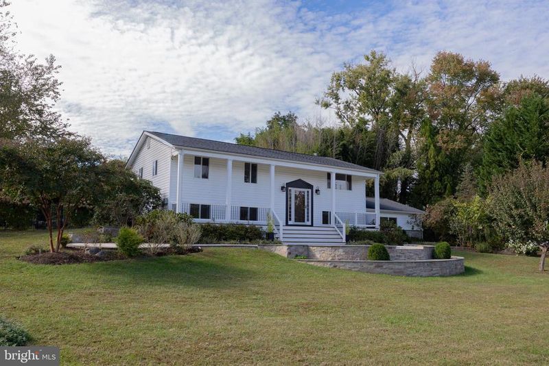 824 Constellation Dr, Great Falls, VA 22066