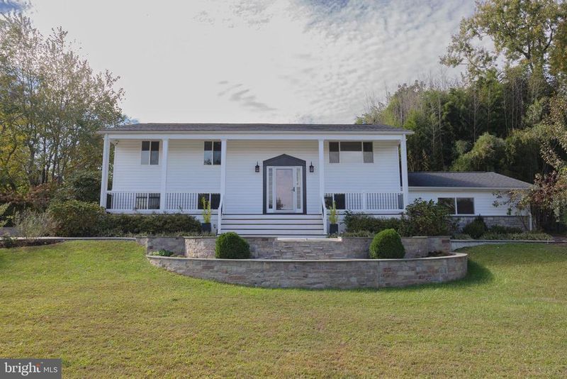 824 Constellation Dr, Great Falls, VA 22066