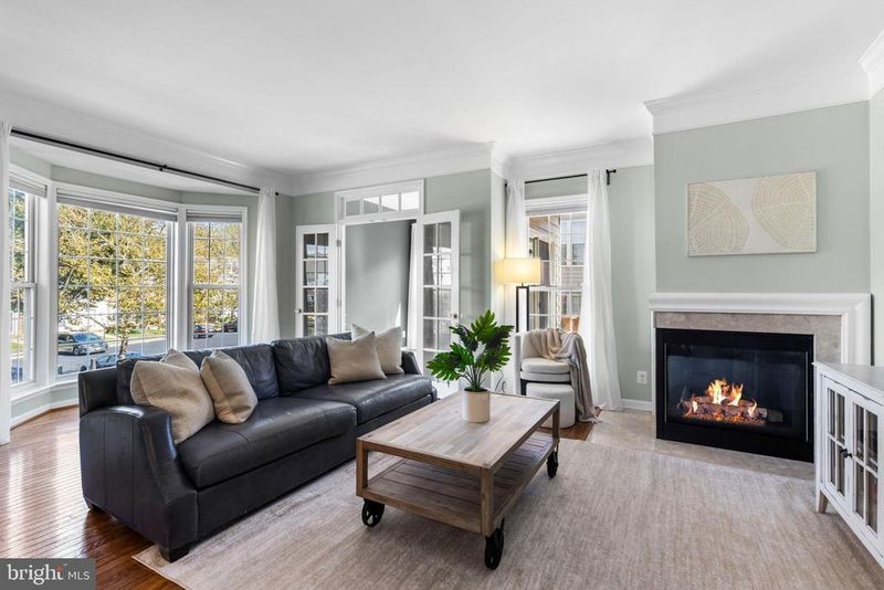 6311 Burgundy Leaf Ln, Alexandria, VA 22312