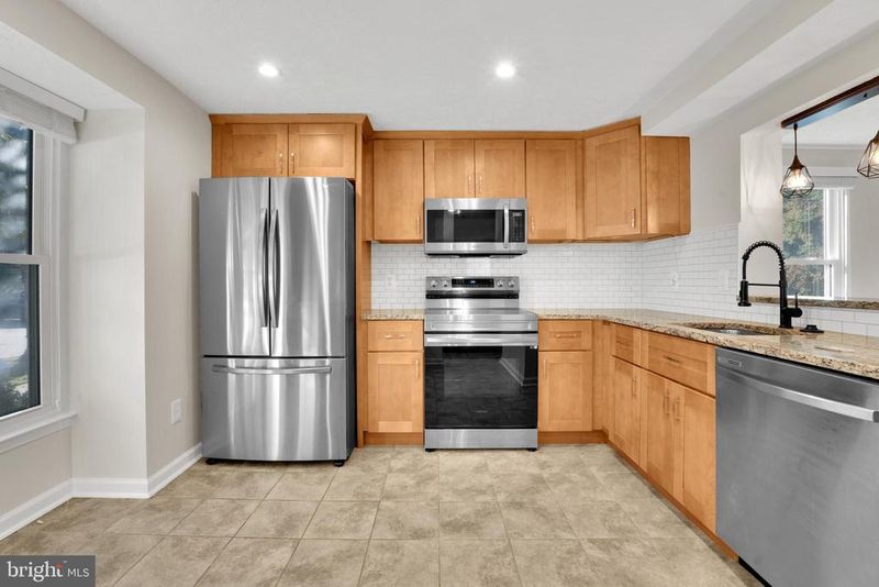 9114 Aspenpark Ct, Lorton, VA 22079