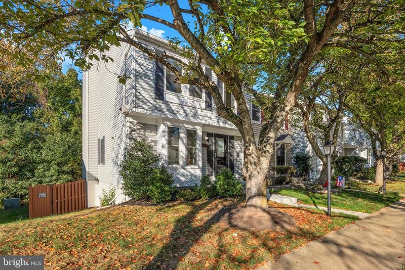9114 Aspenpark Ct, Lorton, VA 22079
