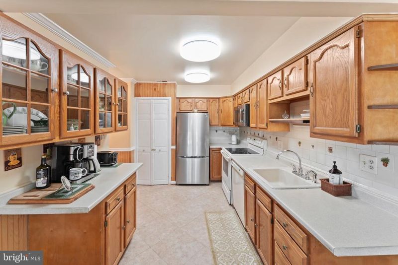 12975 Ridgemist Ln, Fairfax, VA 22033
