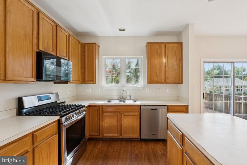 505 North St NE, Leesburg, VA 20176