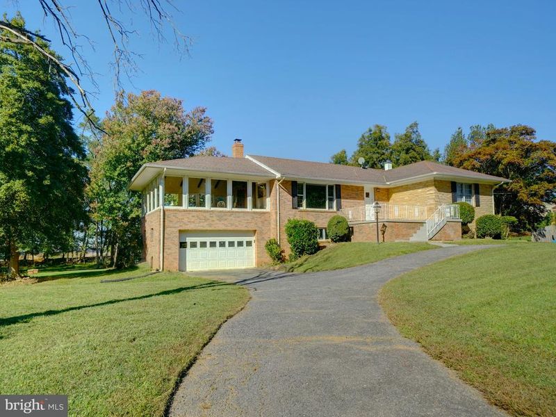 701 Rosier Rd, Fort Washington, MD 20744