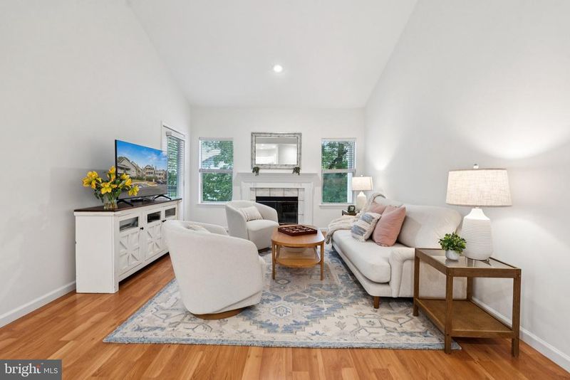 13085 Autumn Woods Way #305, Fairfax, VA 22033