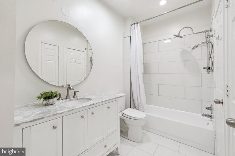 13085 Autumn Woods Way #305, Fairfax, VA 22033